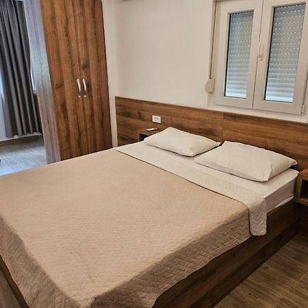 Grejm Family Apartments Petrovac ภายนอก รูปภาพ