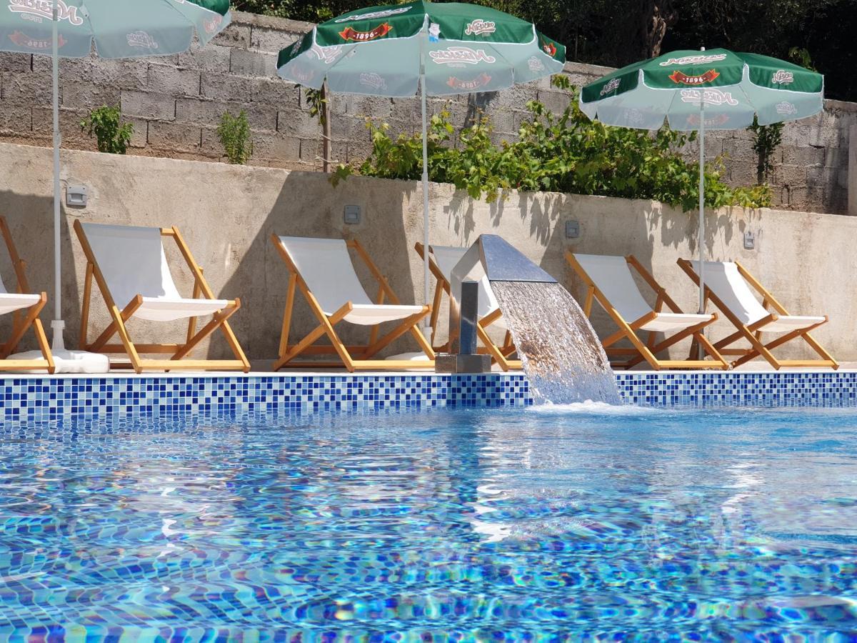 Grejm Family Apartments Petrovac ภายนอก รูปภาพ